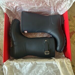 Hunter Women’s Short Rain Boots — Navy Blue